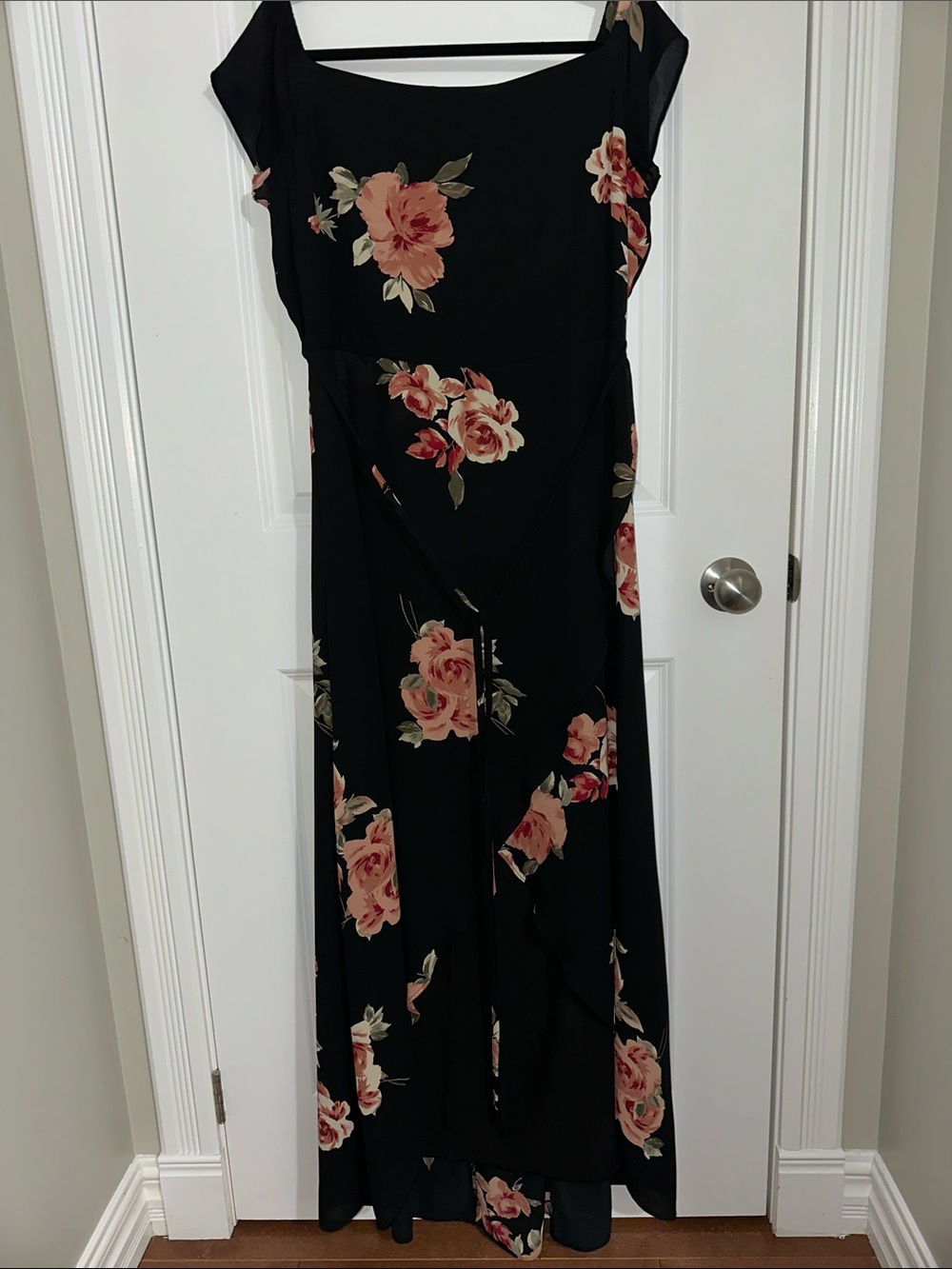Sz L⭐️New Le Chateau Luxury Line Black Floral Faux Wrap  Dress PTP 20 - Picture 9 of 13